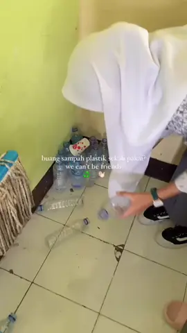 Assalamualaikum Warahmatullahi Wabarakatuh Hallo semuanyaa kami dari kelompok 2 kelas XII Saintek 6. Pada kegiatan P5RA yang bertema “perubahan iklim global” kami dari kelompok 2 membuat produk “Dekorasi Bunga” 🌷 Saat ini sampah plastik di lingkungan kita semakin hari semakin melimpah, oleh karena itu kami mendaur ulang membuat sampah botol plastik menjadi kerajinan yang bermanfaat dan memiliki nilai jual yang tinggi. “REDUCE YOUR PLASTIC FOOTPRINT” #gogreen #p5 #MAN2MATARAM