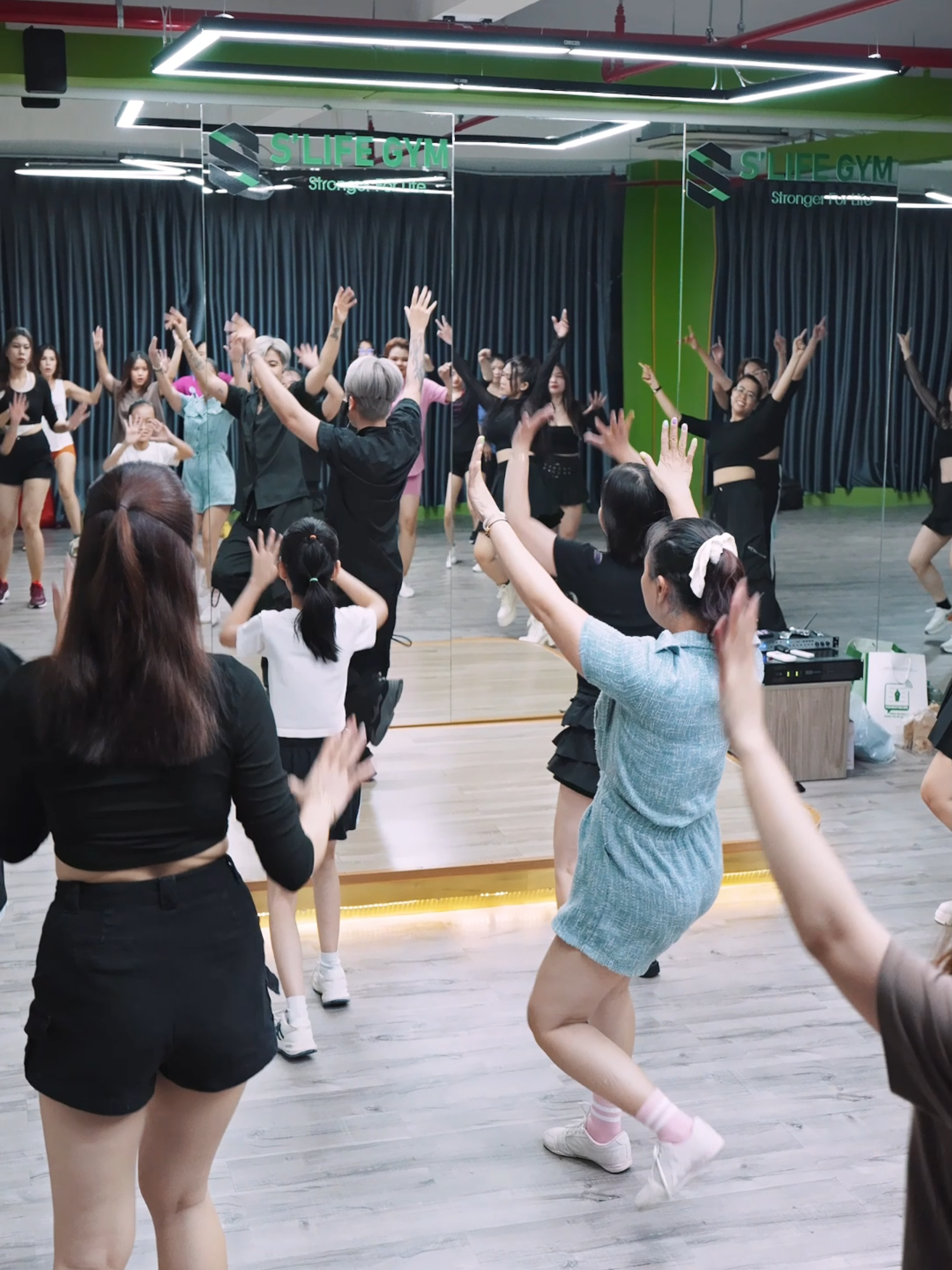 Lớp Dance dành cho mọi độ tuổi - tiến bộ rõ chỉ sau vài buổi tập #slifegym