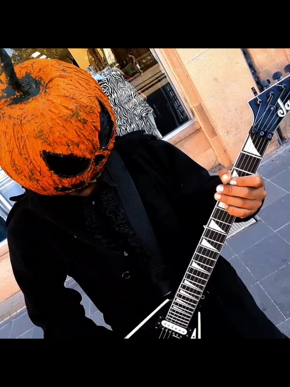 feliz halloween 🖤💀 #halloween2023 #diademuertos #jacksonguitars #pumpkin #heavymetal #metalhead #smiley #terror #randyrhoads 