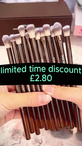 Girls>>>y’all need to run this Aesthetic & high quality makeup brush set!!! 🙌✨#spotlight #tiktokshopmademebuyit #tiktokmademebuyit #foryoudays #makeupbrushes #thatgirl #blackfriday 