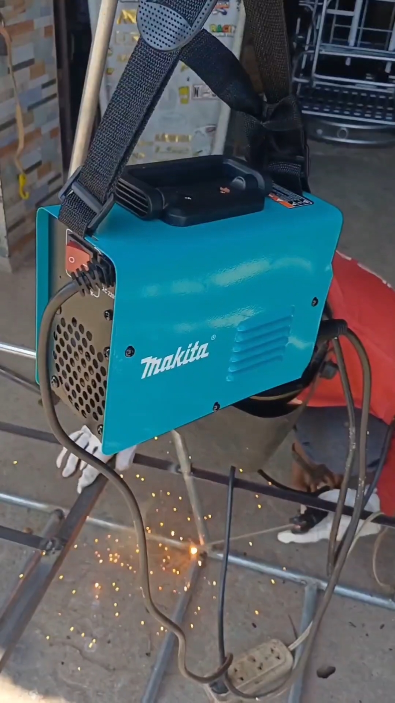 Makita Brand Portable MMA 300 Inverter Welding Machine. #orlysidecartv #makitatools #makita #makitapowertools #makita#weldingmachine 