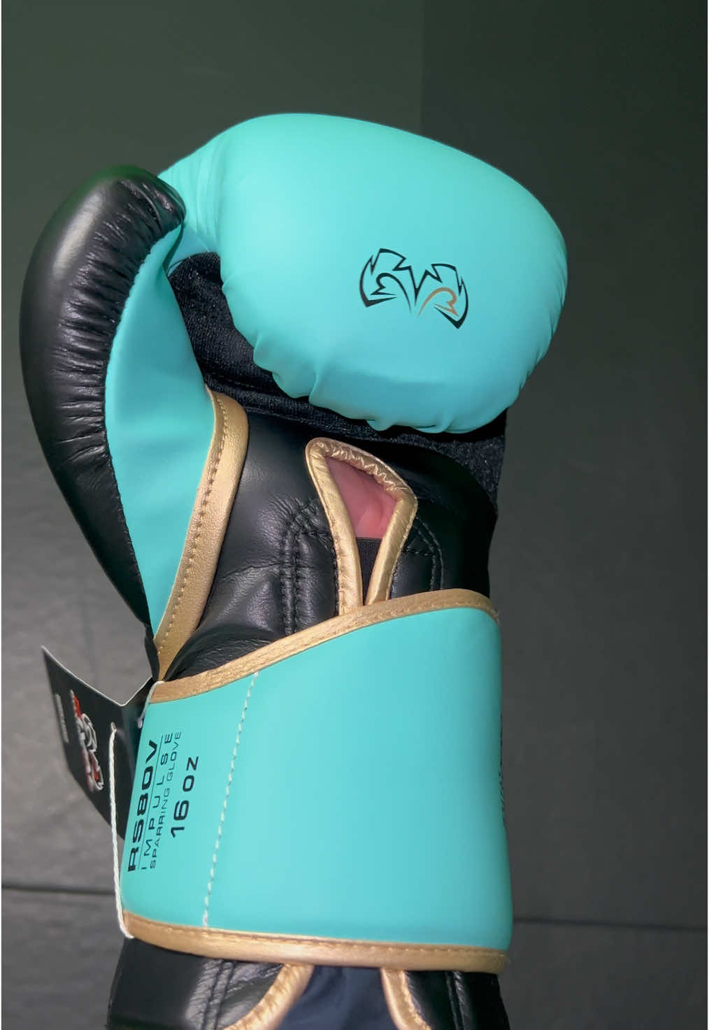 What a colour way 🔥 Rival impulse sparring glove 🔥 #rival #gloves #boxing🥊 #mma #muaythai #roll #fyp #turqouise #stockport 