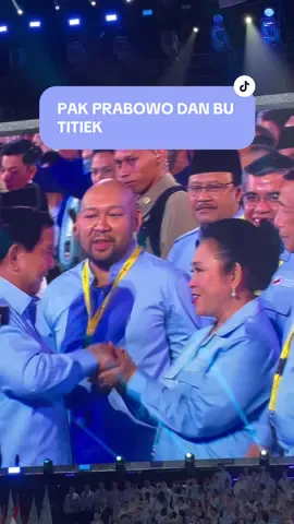 Semua orang yang ada di deklarasi gerakan solidaritas nasional pada salting liat bapak Prabowo dan Bu Titiek 🫠🫠 #prabowo #presiden #indonesia #titieksoeharto #gerakansolidaritasnasional #deklarasi 