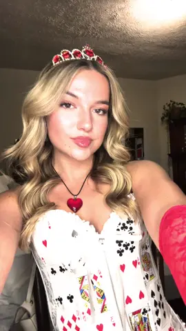 #queenofhearts 