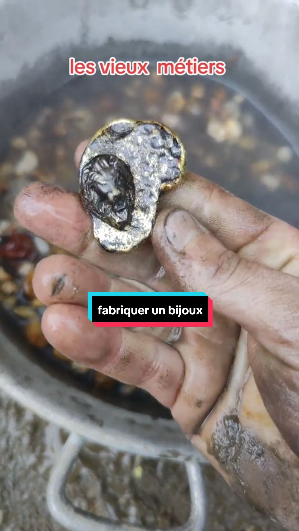 le moulage d'un bijou 