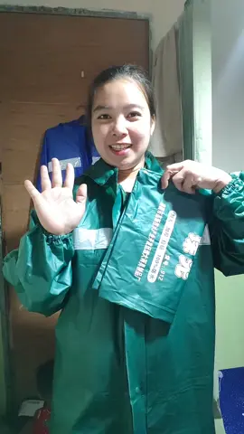 239 pesos lang meron ka Ng matibay! makapal at pang matagalan rubberize raincoat! check out na👇 #rubberizeraincoat #raincoat #rubberrized #makapal #makunat #pangmatagalan #affordable #rainyseason #buy1take1 #tiktokfinds #fypage 