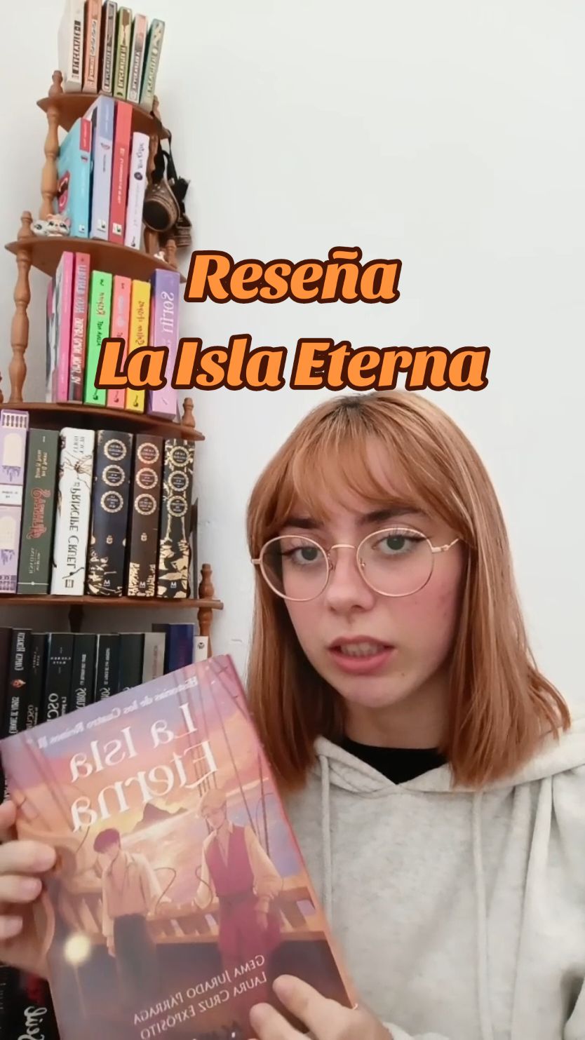 «La Isla Eterna» es de esos libros que se disfrutan leyendo de manera lenta y sin duda si llega a salir una tercera entrega de «Historias de los Cuatro Reinos» me lo leeré.  #librostiktok📚 #librostiktok #libros #bootokespaña #booktokespañol #booktoker #BookTok #reseñaliteraria #reseñadelibros #SantJordi2024 #laislaeterna 