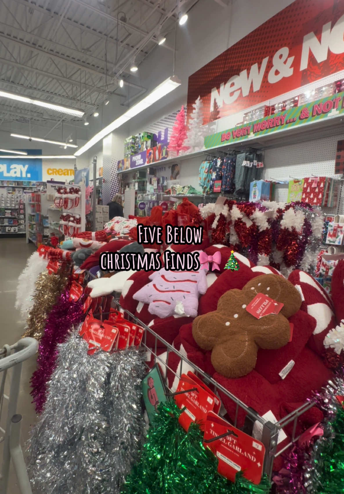 🎀🎄🎀 gonna be a bow xmas #fivebelow #fivebelowfinds #fivebelowchristmas #christmas #shopping #shoppinghaul #hellokitty #hellokittychristmas #hellokittyxmas #christmasdecor 