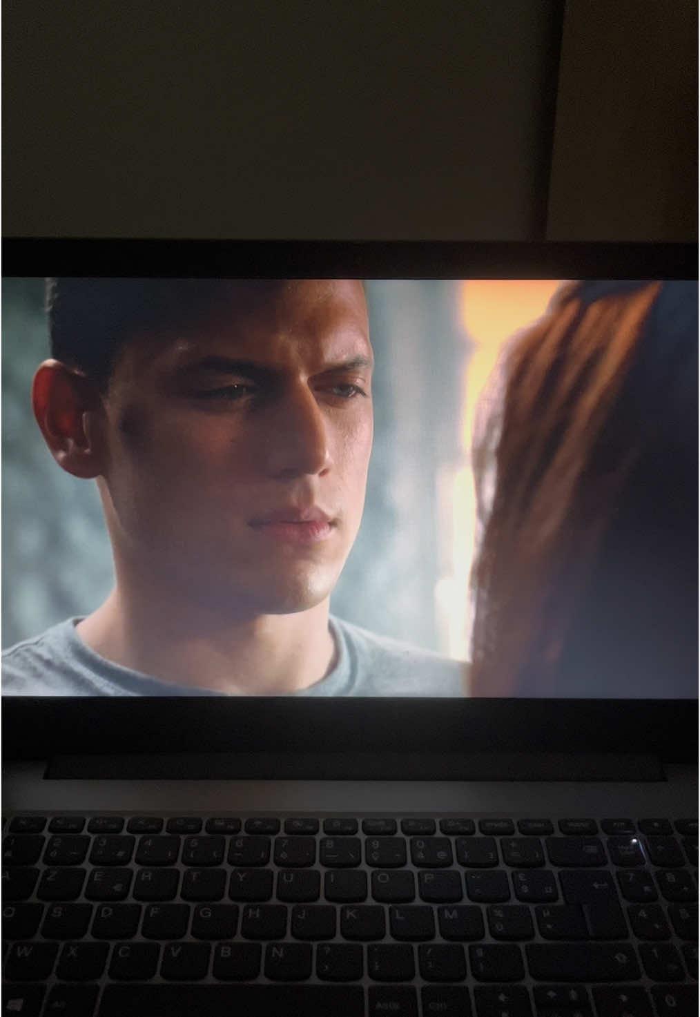 these eyes contact🫠 #foryou #fyp #prisonbreak #tension #eyecontact #lovestory #michaelandsara #michaelscofield 