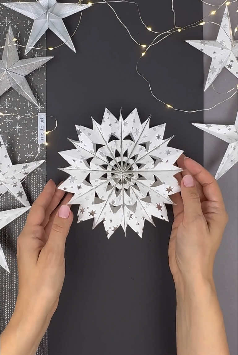 DIY 3D snowflake ✨ @Moi.Toi.art #moitoiart #christmasdecor #snowflakes #papercraft