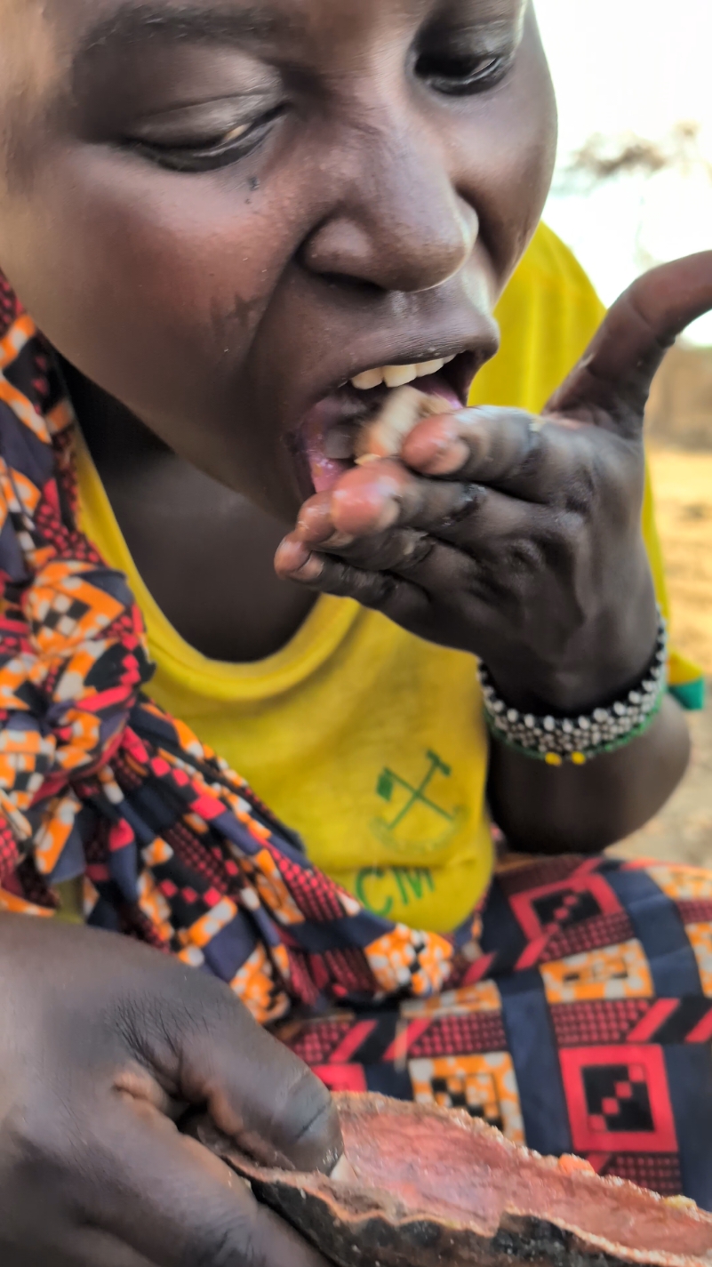 it's Lunch time 😋‼️😲#hadzabetribe #villagelife #africatribes #USA 