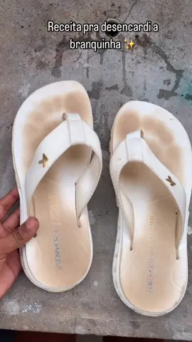 Desencardindo chinelo branco ✨ Salvem e compartilhem a dica 👍🏼 #kenner #l7nnon #branco #limpo #f #fyp 