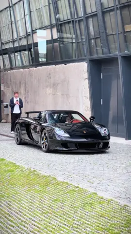 Better than a 918 Spyder #porsche #carreragt #carrera #gt #918spyder #foryoupagе #fyp #viral_video #hypercar 