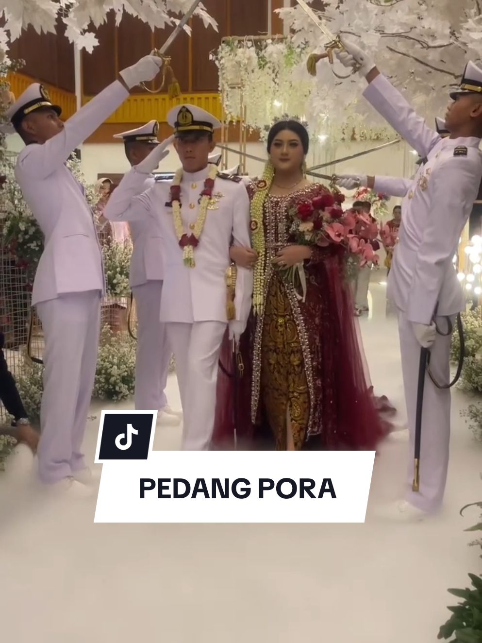 Prosesi Pedang Pora Perwira TNI AL #tnitv #militerindonesia #puspentni #tnial #nikahtni #pedangpora #fyp #pernikahankita #tiaraandini #hotel #weddingday #armylover #kopaska #abdinegara #surabaya #koarmada2