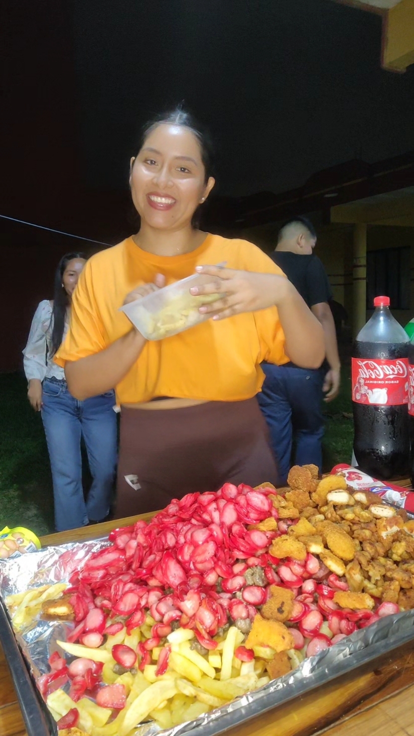 Salchitodo😎#fypシ゚ #viral#paratiiiiiiiiiiiiiiiiiiiiiiiiiiiiiii #viral_video #trendingvideo #amigos #amistad #gift #shrek #😂 #cumpleaños #feliz #diversion @Eva Gutierrez Coro@Melany Cabrera @Wendy Graciela Mamani Barreto 