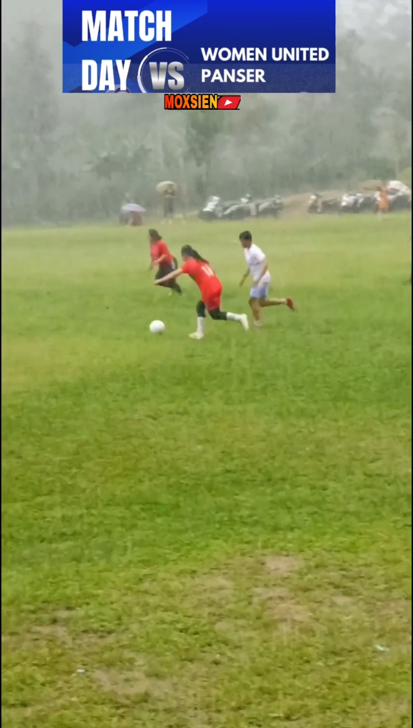 hujan sebelum lapangane tergenang air #sepakbola #banjarnegara #training #banjarnegaraterkini #bigmatch #footballwomen #bolaputri #sepakbolaindonesia #sepakbolawanita #grandfinal 