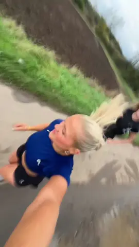 Does this count as our warm up?🤪 #runningtok #run #londonmarathon2025 #girlswhorun #easyrun #twins #halfmarathontraining @Alice 