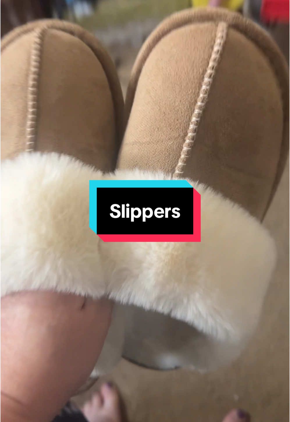 Slippers i can wear on cold days outside if i want to #slippers #slipperstyle #tiktokshopblackfriday #tiktokshopcybermonday #tiktokshopdeals #tastemakerslaunch 