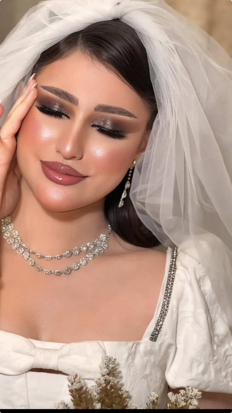 سموكي رمادي وبني🩶🤎🔥 بطريقتي… . ، #اكسبلور #makeup #جده #صوالين_جدة #جمال #ad #fyp #الشعب_الصيني_ماله_حل😂😂 #explore #ميكب #توسيع_عيون #عروس #عروسة 