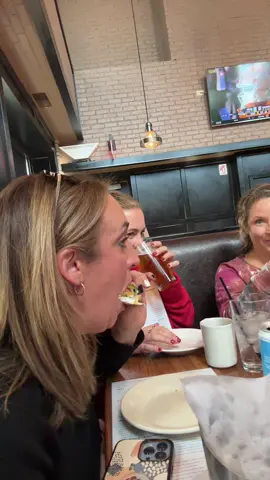 @Particular Kristin @Squish @LUVMESOMEFOOD some brunching in chicago with some hot ladies and making a chaotic video 😆   #brunch #chicago #comeeatwithus