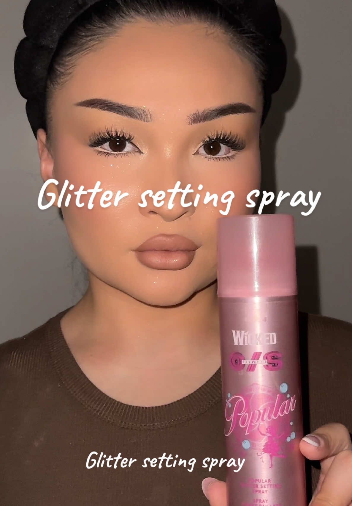 Glitter setting spray @ONE SIZE BEAUTY ✨ #glittermakeup #glitterspray #makeupreview #makeuphacks #makeupproducts #makeuphack 