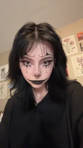i didnt take almost any videos all halloweekend :( #halloween #halloweenend #clown #makeup 