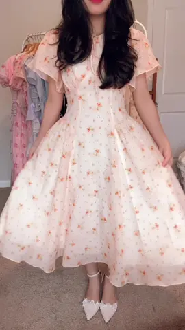 Cecilia dress is a perfect one this season 🤭🙈 #elegantstyle #floraldress #falldresses #fallfashion #dress #SmallBusiness #falloutfits 