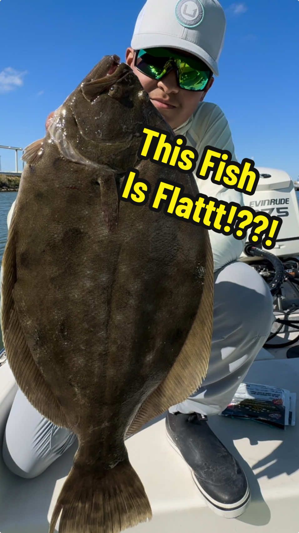 This Fish is FLAT… but delicious!!😋🍽️  This is my favorite fish to target and eat in the fall! Flounder are flat and lay on the bottom waiting to ambush its pray. Unfortunately the season for Flounder is closed in Texas from November 1st to December 14th. 🙌🎣  #Fluke #Flounder #Fishing #Anglers #Baits #Saltwater #HowTo #Tutorial 