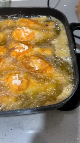 Fried chicken in electric pan
