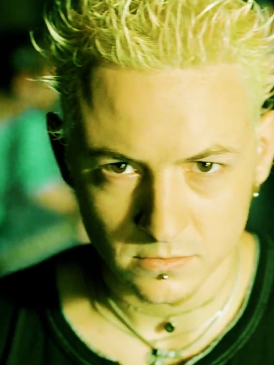 Linkin Park - One Step Closer #linkinpark #onestepcloser #2000s #alternativerock #rockalternativo #chesterbennington #rockmusic #rock #foryou #parati #tbt 