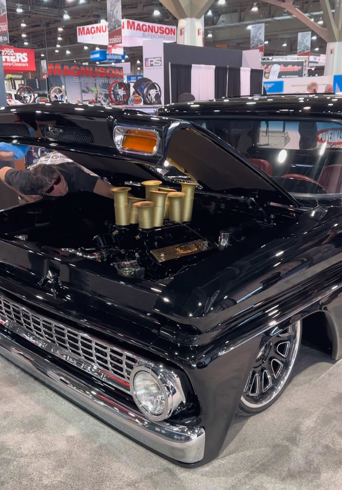 Kindig-it design 63 Chevy C10 with a 572 big block at #sema #chevyc10 #kindig #bitchin #pickuptrucks #classictrucks #bigblock 