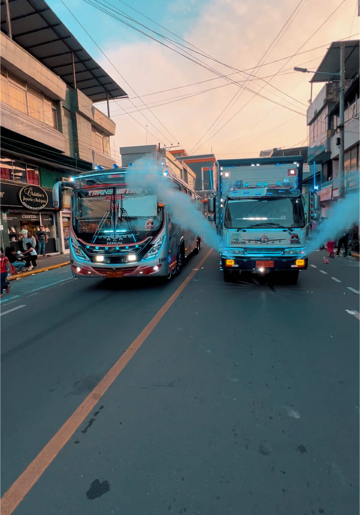 Una belleza😎🤩📸🚀 @EL.ENDIABLADO.109MT @yandry_aldahir #puroestilo #elegancia #robandomiradas #busesecuador🇪🇨 #santodomingo #fypシ゚viral 