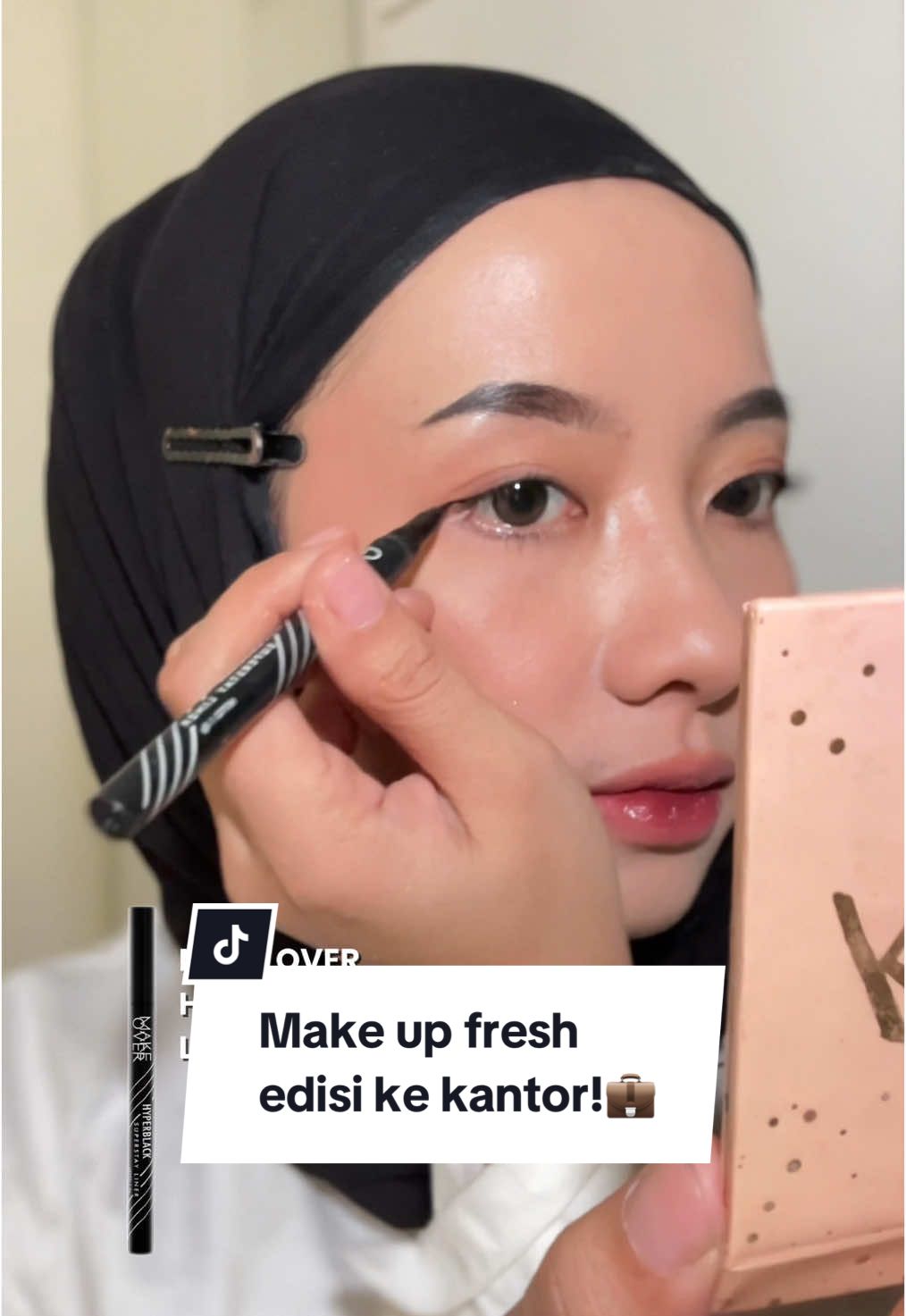 Makeup fresh edisi ke kantor!💼✨ Simple, natural, tapi tetap on point sepanjang hari. Siapa tim fresh look buat ke office?💖 #officemakeup #tutorialmakeup #makeoverid 