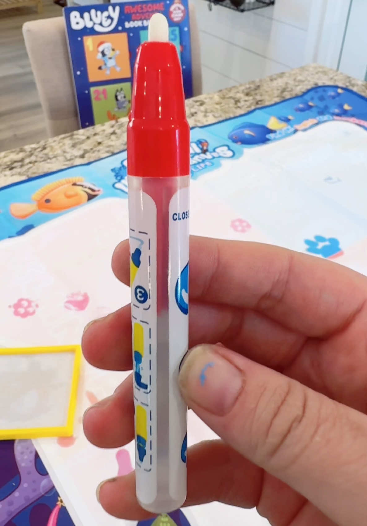 This water mat is such a fun and mess-free toy for kids! It comes with special markers filled with water, and when they draw, colors appear like magic! When it dries, it erases, so they can start all over again. Perfect for kids gift ideas or a unique Christmas gifts idea. If you're looking for cool gifts for kids that keep them entertained for hours, this is it! Great for kids toys or gifts for children that encourage creativity. #kidsgiftideas #kidsgiftideas2024 #christmas2024 #tiktokshopblackfriday