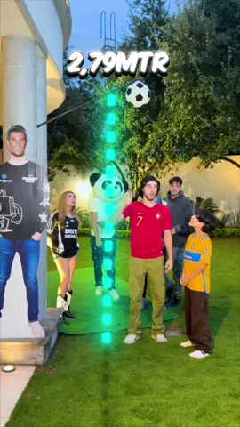 Puedes saltar como CR7? Adivina quien gano
