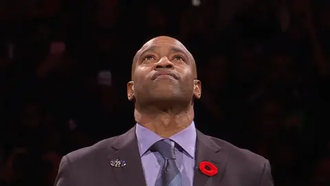 Vince Carter emotional as his jersey gets retired by Toronto Raptors #NBA #nbahighlights #nbahighlightstoday 