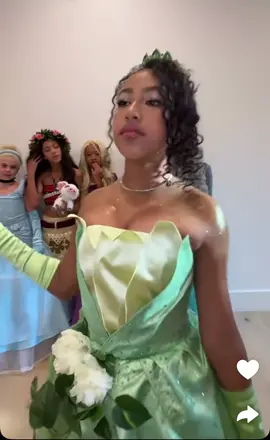 North west as princess tiana💚 #halloween #kimkardashian #northwest #kyliejenner #khloekardashian #kendalljenner #kourtneykardashian #karjenners #abcxyz 