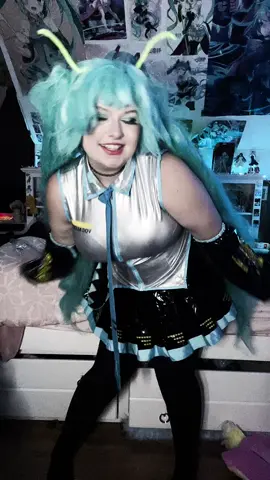 miku miku night feva!!! #distressedmikucos #hatsunemiku #hatsunemikucosplay #mikucosplay #alienhatsunemiku #hatsunemikuvocaloid #vocaloidcosplay #vocaloid #aliencosplay #cosplay 