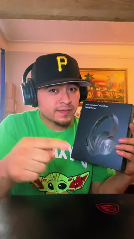 Andas buscando algo para regalarle esta naviadad a tu pareja mira estos auriculares inalámbricos negros