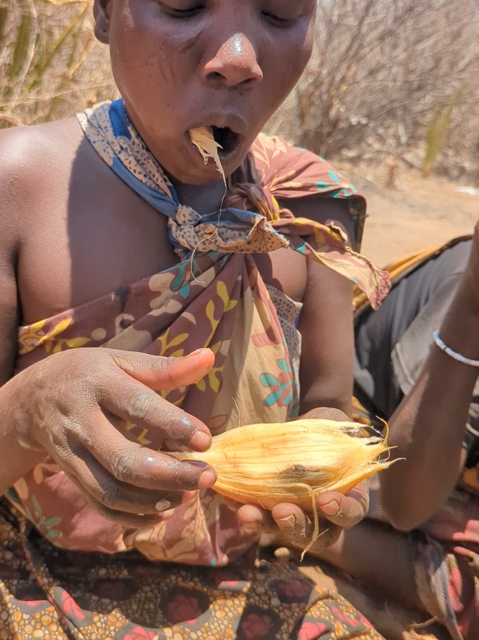 It's beautiful girls 🥰 eating their Natural Root's food very delicious food😋