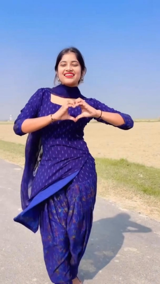 madam lage karina kaif Bhojpuri new viral song reels video #trending #beautiful #WOW #amazing #dance 