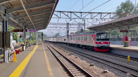 Stasiun Tanahabang dalam 6 menit... Ada beberapa Krl yang datang maupun berangkat, menandakan Stasiun Tanahabang ini juga merupakan salah satu Stasiun padat di jalur Jabodetabek. #shorts #reels #reelsvideo #krl #krlcommuterline #commuterline #keretacommuterindonesia #keretaapiindonesia #jr205 #jr205series #tanahabang #stasiuntanahabang #jakarta