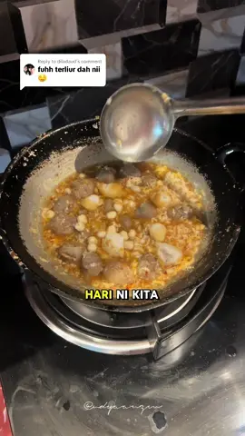 Replying to @diladaud  Aaa sebab teringat kita pun buat la lagi. Kalau korang jenis taksuka makan pedas. Boleh cuba korang ejas la sikit. Kita mmg suka makan pedas🥰🥰 Abaikan kuali legend mak kita ni. Kita jumpa yg ni je hahaha 😂 #basoacimurah #basoaci #basoacibapper #baksoviral 