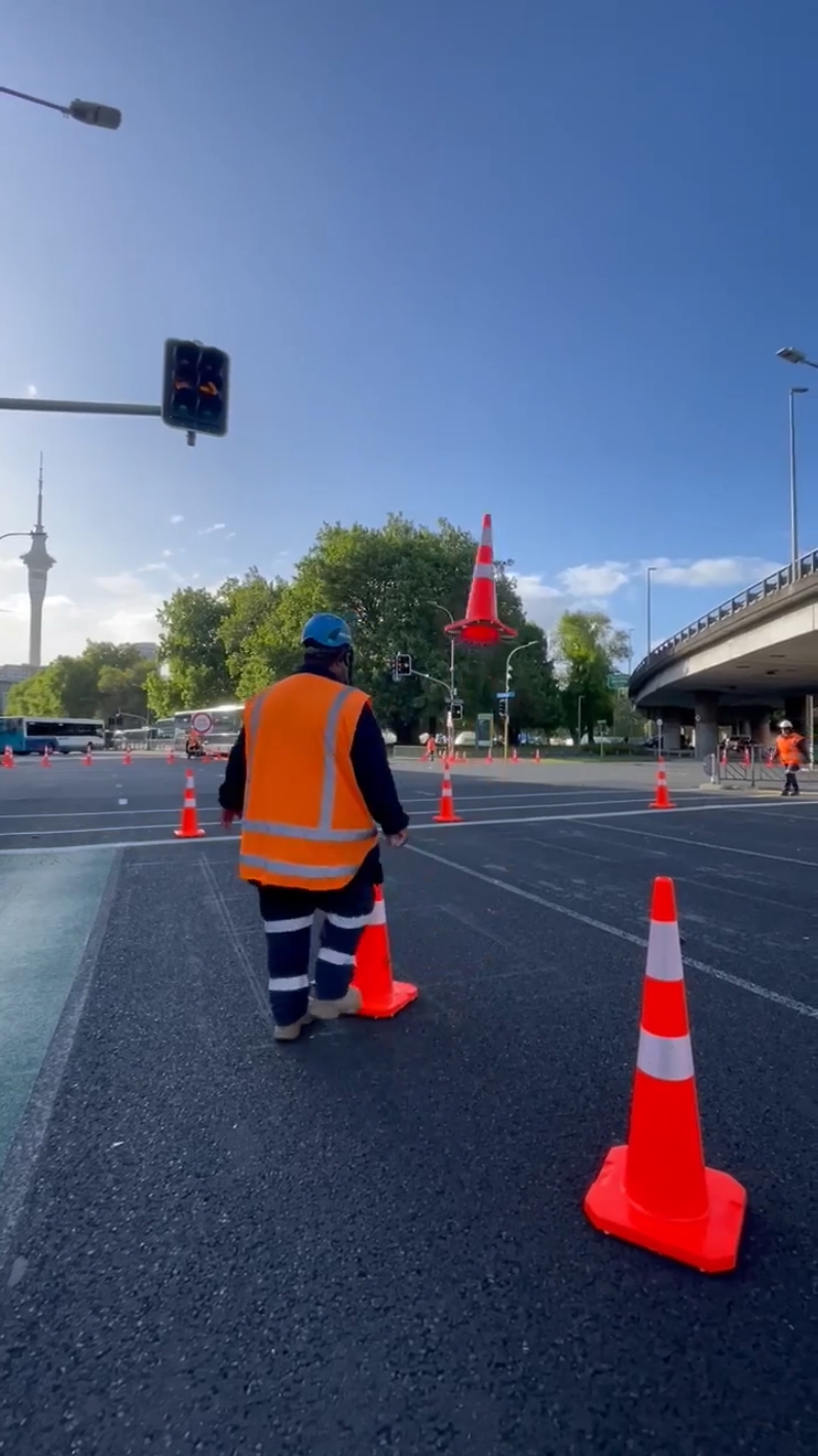 duet me your best cone trick fam 💪🔥 #trafficcontrol #work #conetrickchallenge #foryou #fyp 