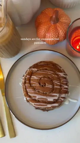 starting sunday morning off right 🥞✨ingredients:✨ 125g self raising flour 50g caster sugar 2 tsp cinnamon 115ml milk 1 egg 2 tbsp melted butter 4 tbsp brown sugar 3 tsp cinnamon 3 tbsp pancake batter ✨method:✨ 1. mix the self raising flour, caster sugar and cinnamon in a bowl. mix the milk and egg in a separate jug 2. Add half of the milk mix into the flour and whisk together before adding in rest of the liquid - to avoid any lumps. if poss let this rest for 20 mins 3. In a separate bowl combine the melted butter, brown sugar and cinnamon along with a few tablespoons of the pancake batter. add this into a piping bag 4. pre-heat your pan to a medium high heat before adding in approx 1/4 cup batter. pipe on the cinnamon swirl. let cook until the bubbles on the top start to pop then flip #cinnamonroll #pancakes #sunday #sundaymorning #cinnamon #cinnamonrollpancakes #breakfastideas #aesthetic #fallrecipe #autumn