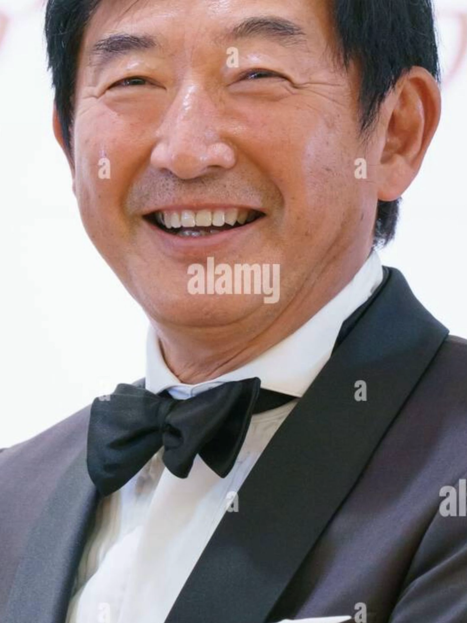 石田純一が熟年離婚した真相...認知症が悪化しても焼肉バイト生活を続ける実態に言葉を失う...『抱きしめたい！』で有名な俳優が消えた本当の理由...姉の孤独死に驚きを隠せない...