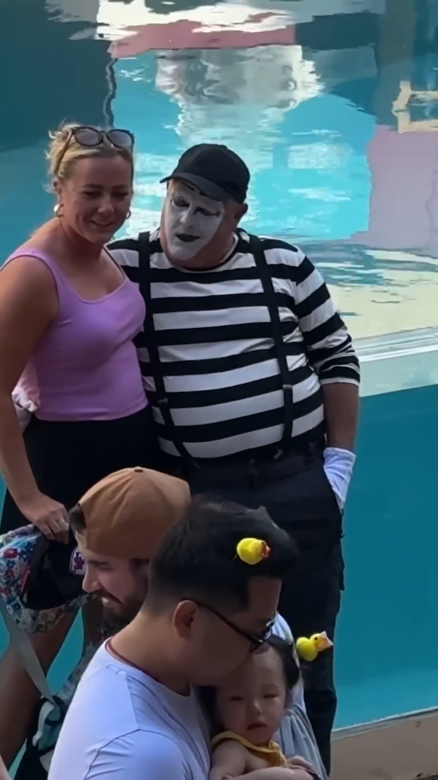 Soo Funny #lol #tomthemime #totanthemime #soathemime #soamime #mime #tomtheseaworldmime #seaworldmime #funartist #thebestoftom #bestreactionprank #funvibes #totanthemime #foryou #fyp 