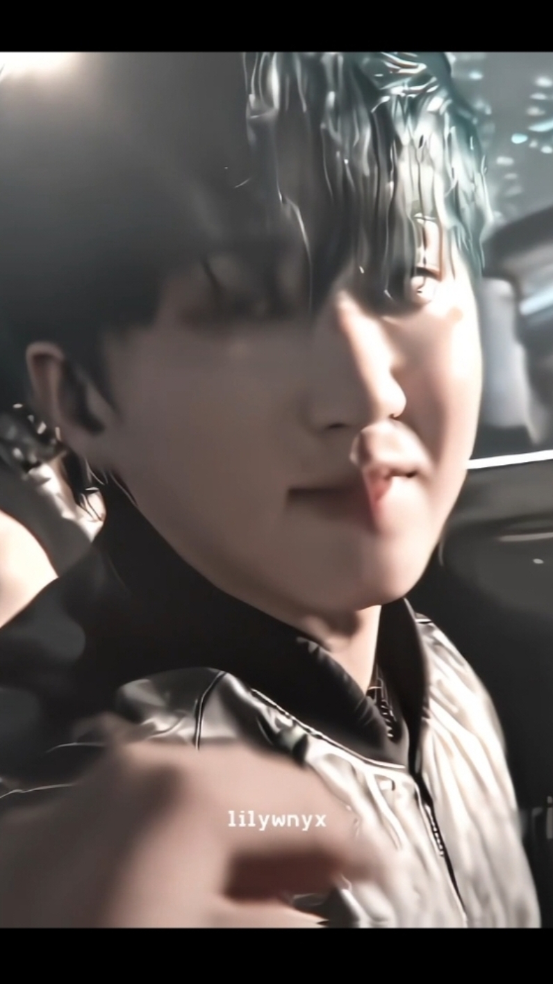 #CHANGBIN |  I asked chat gpt to write me a pickup line for changbin so here I go 😛 are you the gym? because every time I see you, my heart starts racing ✋😂🤚  #straykids #editaudio #lilywnyx #trend #edit #memo #seochangbin #spaceship 