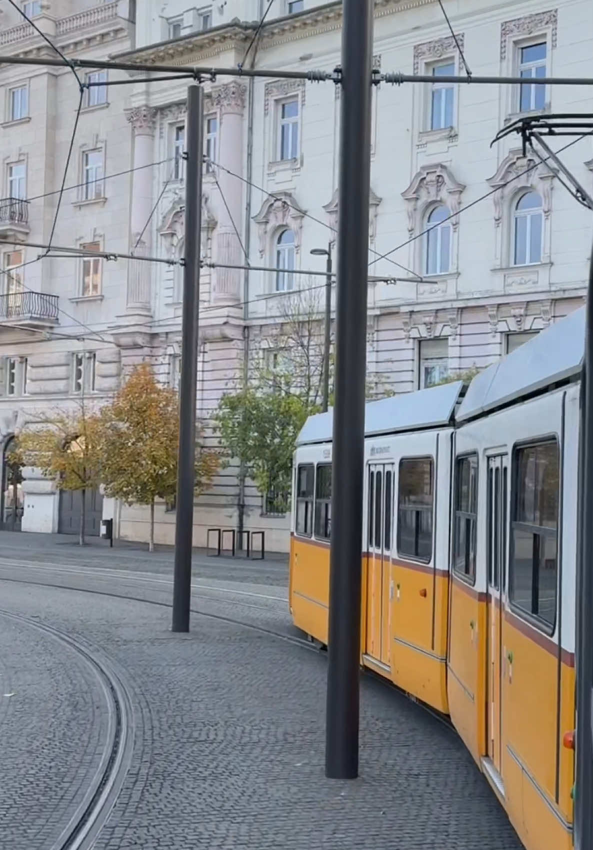 The reason why you need to hop on Budapest's tram line 2 🚋❤️🫶🏽 video by @Norbert Lepsik  #budapest #budapesthungary #budapestguide #budapesten #budapesttips #budapestautumn #budapesttravel #hungary #budapest🇭🇺 #budapest2024 #budapestvibes #visitbudapest 