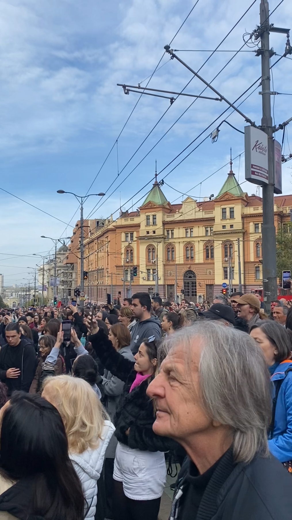 DA LI JE VREME ZA SMENU REŽIMA? #protest #protesti #tragedija #beograd #novisad #smrt #vlada #vucic #vlast #odgovornost #uzivo #uzas